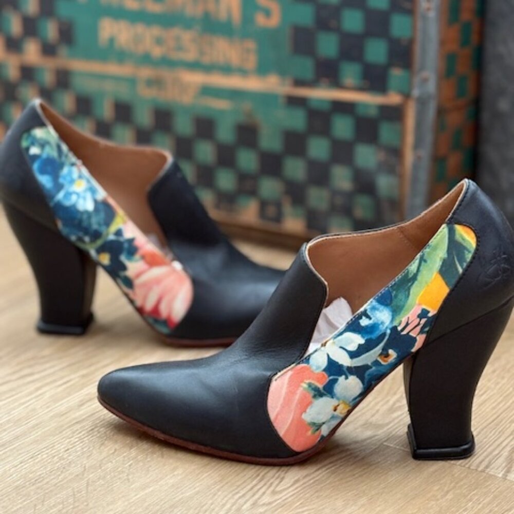 John Fluevog Kendra – Floral Heels (Size 6)